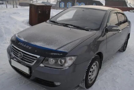 Дефлектор капота (мухобойка) Lifan Solano 620 (LF7162) с 2008 г.в. (Лифан Солано) Вип Тюнинг